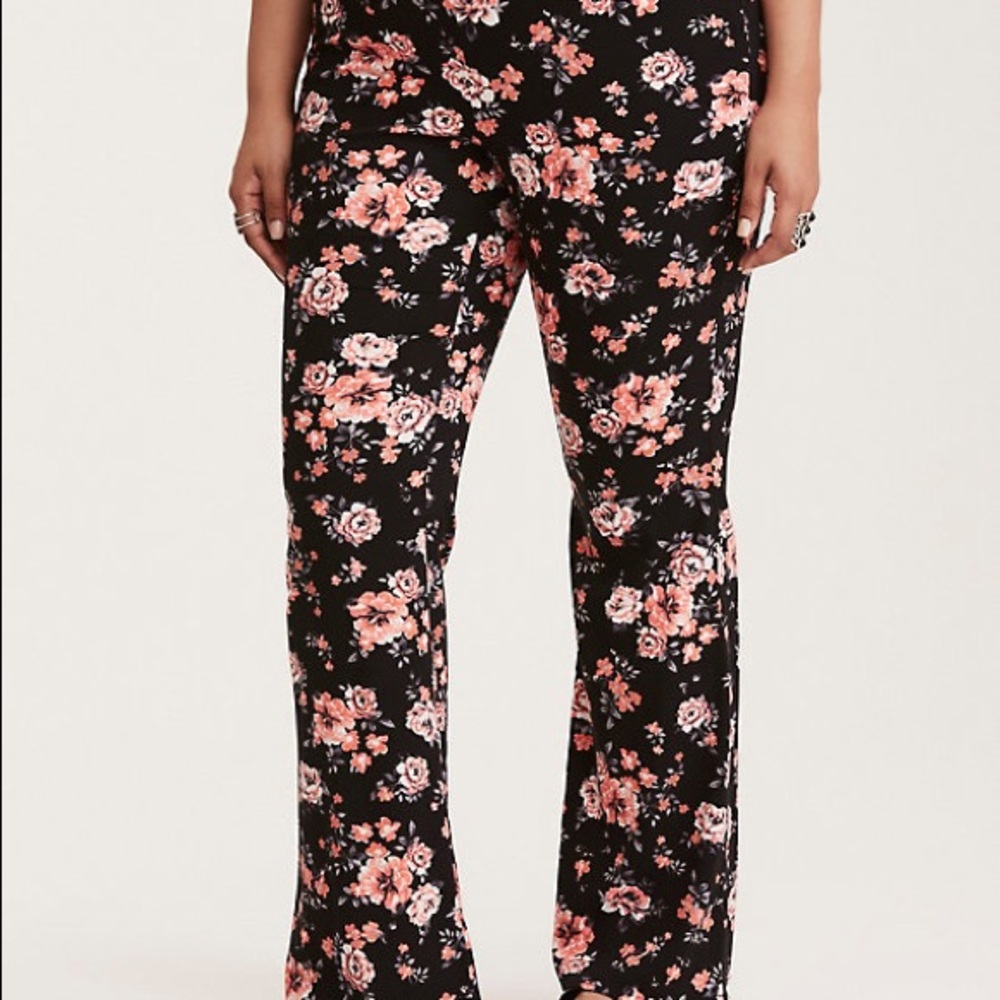 NWT Torrid Floral Challis Flare Pants - Size 24